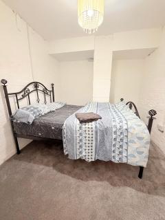 Attractive Cave Style 2 Bedroom Apartment - 9