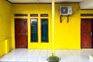 RedDoorz at Penginapan Riansah Ujunggenteng Sukabumi - 6