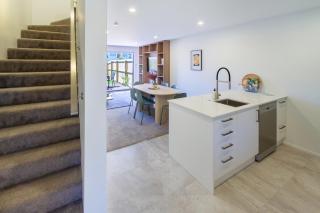 Stylish CBD 2 Bed Townhouse - Sleeps 6 - Free Parking - 4