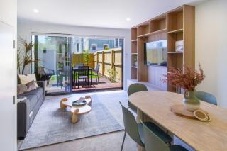 Stylish CBD 2 Bed Townhouse - Sleeps 6 - Free Parking - 0