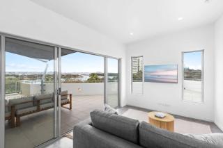 Point Cartwright Penthouse - Ocean and River Views - 3