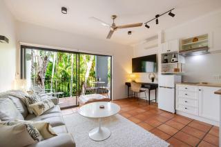 42 Reef Club Apt - Pool View, Walk to Town & Beach - 1