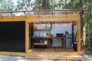 Under the Cedars Glamping Experience with Hot Tub - 9