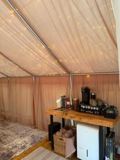 Under the Cedars Glamping Experience with Hot Tub - 4