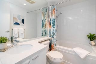 Central 2 Bedroom Suite Steps to BC Place and Dining - 2