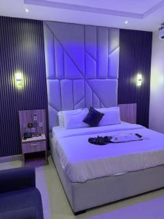 Triple H Hotel and Suites - 5
