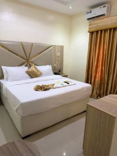 Triple H Hotel and Suites - 2