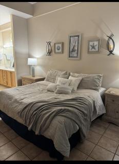 Luxury Condo minutes to beach 3 bed 3 bath pets ok - 1