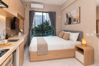Pool view studio-Sky House BSD near AEON & ICE- L3 - 4