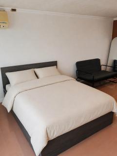 Chao Phraya River Breeze Condo with Tub near MRT - 9