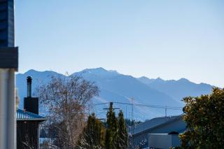 Central Wanaka 3BR Apartment – Walk to Lake & Town - 4