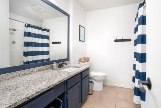 Spacious 3BR Retreat Pool, BBQ, Firepit & Games - 3