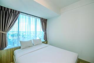 Fully Furnished with Comfy Design Studio Grand Kamala Lagoon Apartment By Travelio - 0