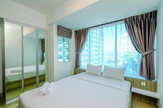 Fully Furnished with Comfy Design Studio Grand Kamala Lagoon Apartment By Travelio - 6