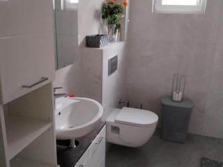 Classic One Bedroom Apartment with Terrace - 2