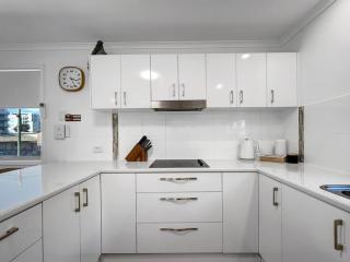 10 Banksia Walk - 9