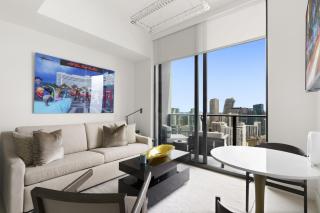 49th Floor Penthouse Bay and City Views, Resort Pool, Spa,Gym, - 2