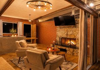 Cabana Paz, com Hidro, Lareira, Ar Condicionado e Cozinha Completa - 2