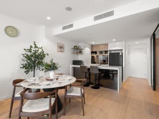 Luxe QW Prestige Skyline Collection by Private Host - 5