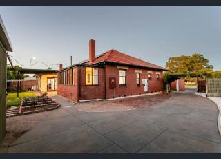 Golden lovely house 1 - 4