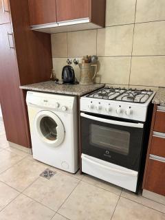 Moderno departamento con balcón y parrilla - 3