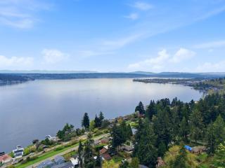 Lake Washington Views Near UW & Burke Trail - 9