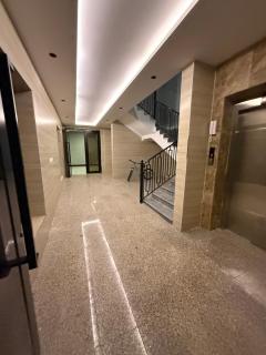 Like room -B42 - 9