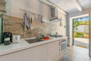 Dimora Della Rocca Private Garden, WIFI, BBQ & Parking - Happy Rentals - 6