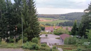 Modernes Apartment mit Balkon, kostenlosem Parkplatz und Blick ins Grüne - 0