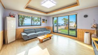 Yeongheungdo Blue Story Pension - 9