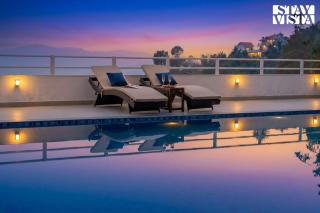 StayVista at Gazania Villa with Outdoor Pool, Bonfire - Kasauli - 9