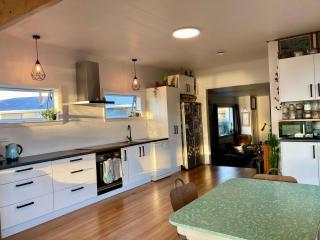 Kahu's Nest - Absolute Beachfront Retreat - 4