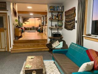 Kahu's Nest - Absolute Beachfront Retreat - 8