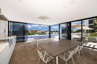 Bright CBD 2 bedroom resort-style escape - 7