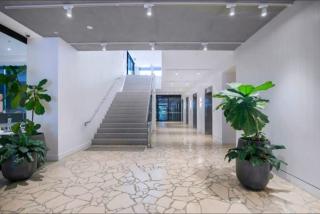 Bright CBD 2 bedroom resort-style escape - 6
