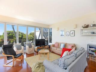 118 Seagull Ave - Large family home with open plan living and sea views - 4