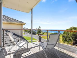 118 Seagull Ave - Large family home with open plan living and sea views - 7