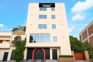 Townhouse Swarn Jayanti Vihar Lucknow - 0