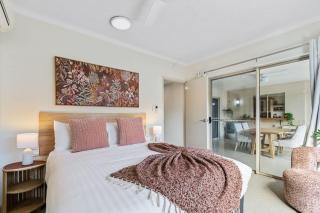 Lakeside Luxe Retreat - Pool View BBQ Spa Bath - Cairns North - 6