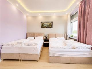 Luxury Apartment with River View - 9