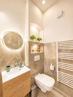 Luxury Apartment with River View - 5