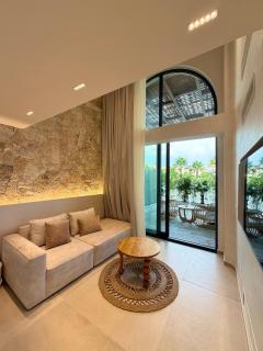 La Onda Luxury Suites - 8