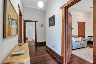3 Bedroom Heritage Bungalow Central to City Airport Beach Train and Hospital - 4
