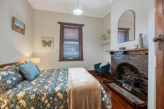 3 Bedroom Heritage Bungalow Central to City Airport Beach Train and Hospital - 2