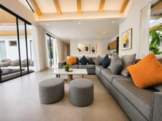 Kamala Grand Estate 5BR Luxury Pool Villa with Seamless Voyager Arrival - 2