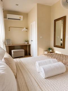8 Bedroom Bangkok Family Home Sleeps 20 Near Safari World - 7