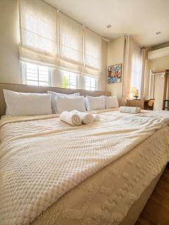 8 Bedroom Bangkok Family Home Sleeps 20 Near Safari World - 5