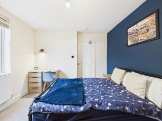 3x Studio and 3x Ensuite in PE1 with Smart TV, 500Mbps WiFi - 1