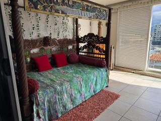 Inner City Cairns Penthouse- Xmas NY only - 8