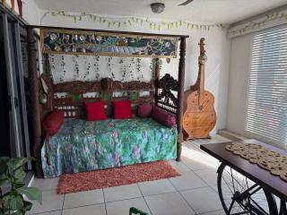 Inner City Cairns Penthouse- Xmas NY only - 9